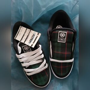Circa Plaid Shoes Ladies 6